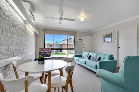 Hybiscus Waterfront Apartments - NT Tourism 17
