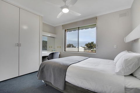 Hybiscus Waterfront Apartments - NT Tourism 14