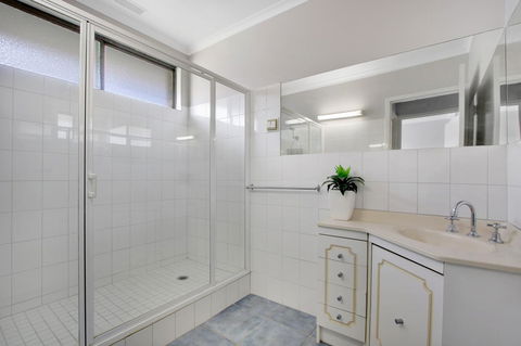 Hybiscus Waterfront Apartments - NT Tourism 10