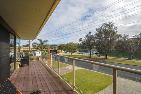 Hybiscus Waterfront Apartments - NT Tourism 3