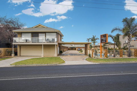 Hybiscus Waterfront Apartments - NT Tourism 32