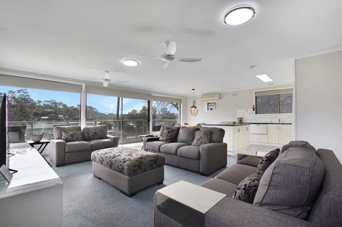 Hybiscus Waterfront Apartments - NT Tourism 6