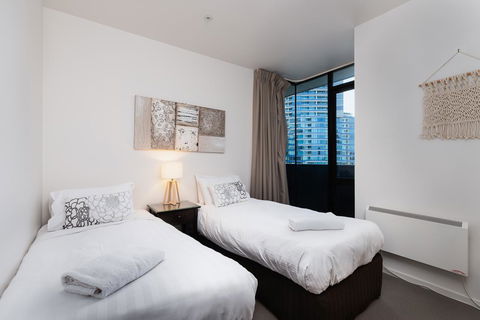 Dockland Kings Lucky 805 - Accommodation NT 8