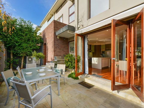 Boutique Stays - Maple On Kent - Accommodation NT 21