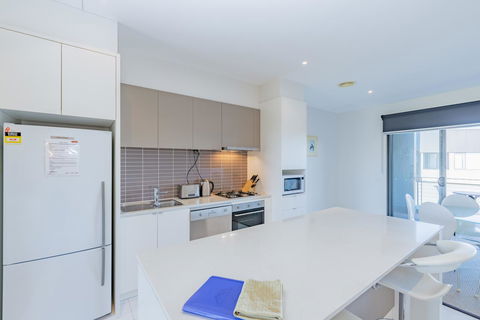 Stylish 3 Bedroom Townhouse - Free Parking - Accommodation NT 11