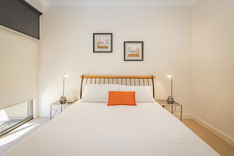 Stylish 3 Bedroom Townhouse - Free Parking - Accommodation NT 6