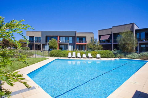 Stylish 3 Bedroom Townhouse - Free Parking - Accommodation NT 5