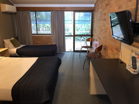 Bribie Island Hotel - Accommodation NT 2