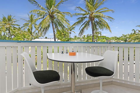 By The Sea Port Douglas - Accommodation NT 18