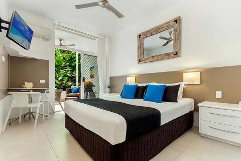 By The Sea Port Douglas - Accommodation NT 11
