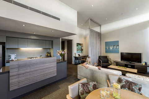 Oaks Redcliffe Mon Komo Suites - Accommodation NT 20