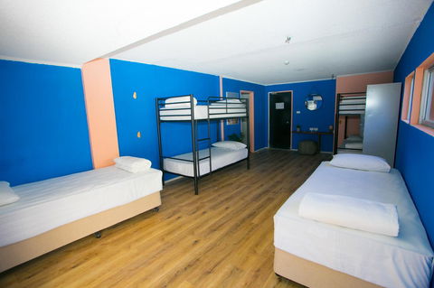 Rainbow Bay Backpackers - Accommodation NT 13