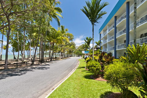 Agincourt Beachfront Apartments - Accommodation NT 11