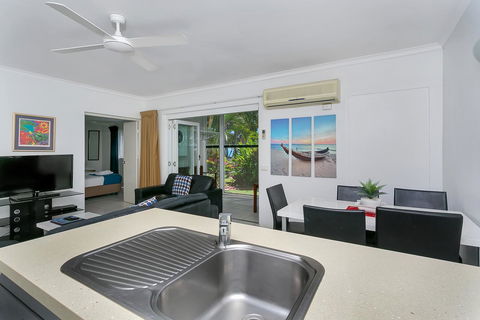 Agincourt Beachfront Apartments - Accommodation NT 14