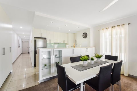 Redvue Holiday Apartments - Accommodation NT 4