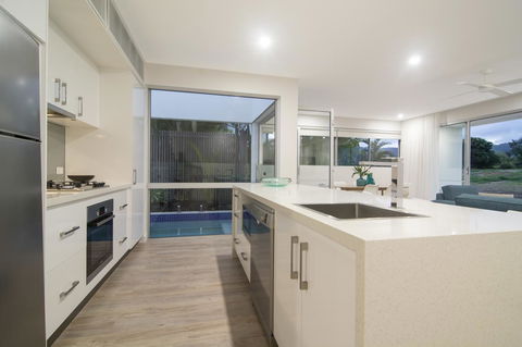 Pool Resort Port Douglas - Accommodation NT 40