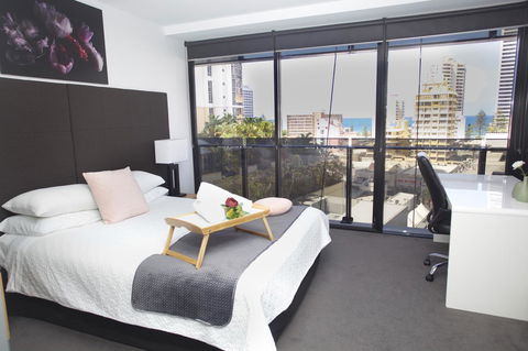 Circle Luxury Holidays - Accommodation NT 9