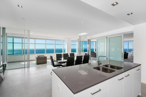 Q1 Resort & Spa - Official - Accommodation NT 29