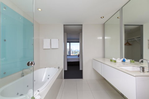 Q1 Resort & Spa - Official - Accommodation NT 1