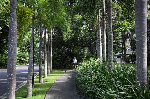 Oasis At Palm Cove - NT Tourism 4