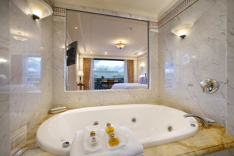 Imperial Hotel Gold Coast - Accommodation NT 6