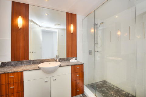 The Towers Of Chevron Renaissance - Holidays Gold Coast - Accommodation NT 17