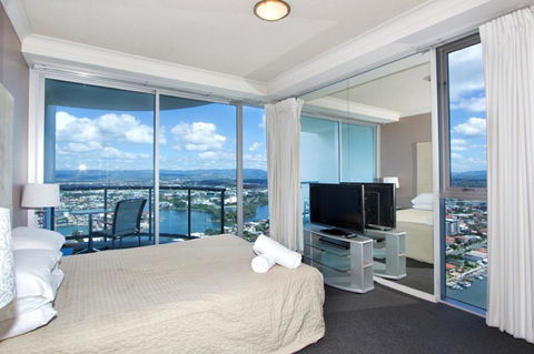 The Towers Of Chevron Renaissance - Holidays Gold Coast - Accommodation NT 8