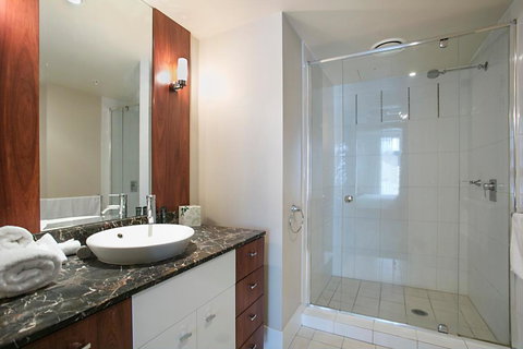 Towers Of Chevron - Private Apartment - Accommodation NT 4