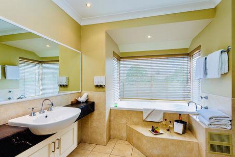 Ambassador On Ruthven - Accommodation NT 21