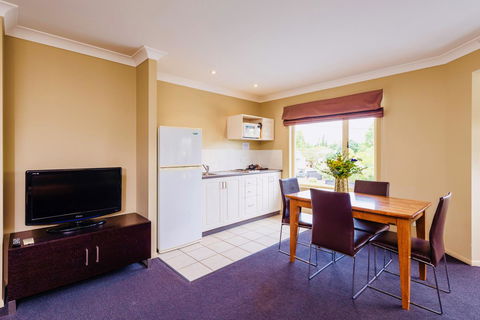Ambassador On Ruthven - Accommodation NT 27