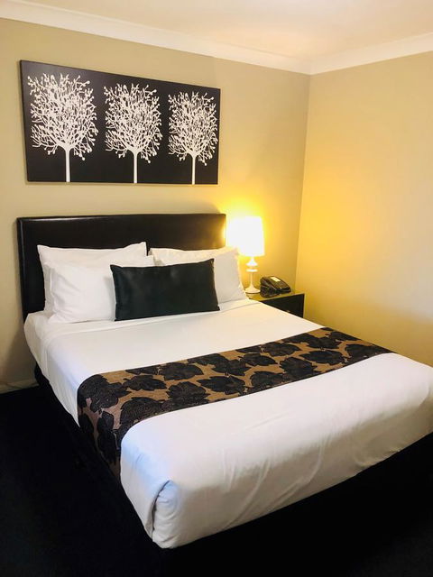 Ambassador On Ruthven - Accommodation NT 38