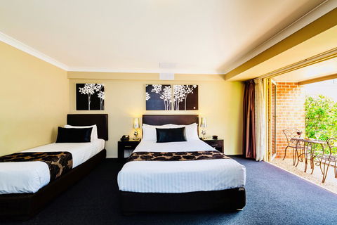 Ambassador On Ruthven - Accommodation NT 15