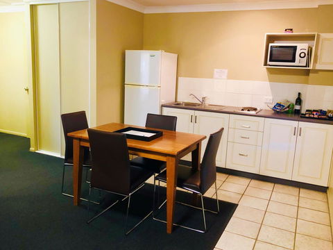 Ambassador On Ruthven - Accommodation NT 35