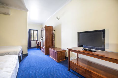 Nightcap At Atherton Hotel - Accommodation NT 13
