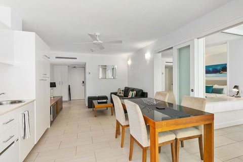 Palm Cove Beach Apartment - NT Tourism 8