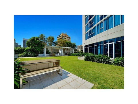 H Star Residences-- Paradise Stayz - Accommodation NT 7
