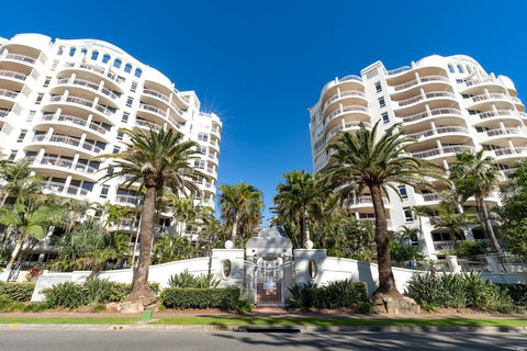ULTIQA Burleigh Mediterranean Resort - Accommodation NT 13