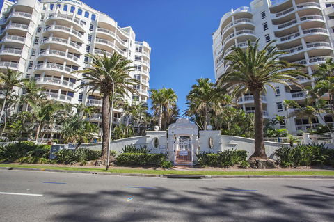 ULTIQA Burleigh Mediterranean Resort - Accommodation NT 19