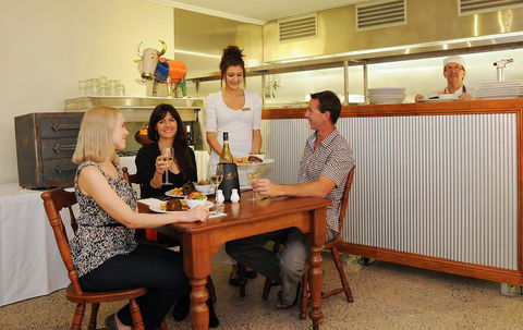 Cairns Queenslander Hotel & Apartments - Accommodation NT 11