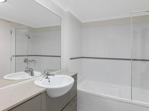 Oaks Brisbane River City Suites - Accommodation NT 10