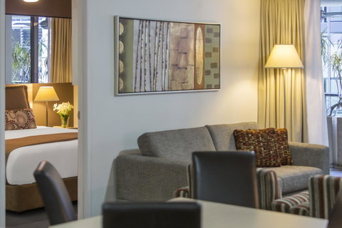 Oaks Brisbane River City Suites - Accommodation NT 11