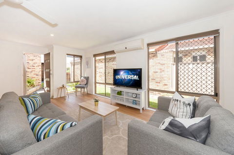 Waterfront Theme Park Getaway - Accommodation NT 1