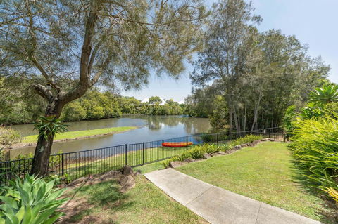 Waterfront Theme Park Getaway - Accommodation NT 20