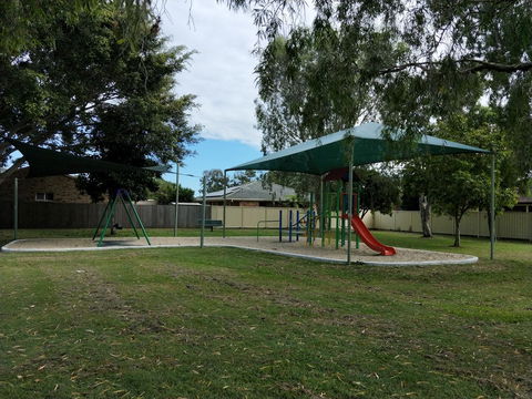 Waterfront Theme Park Getaway - Accommodation NT 27