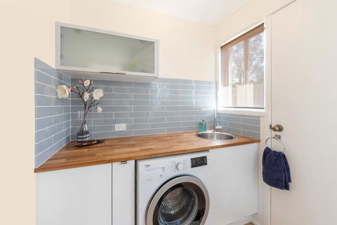 Waterfront Theme Park Getaway - Accommodation NT 12