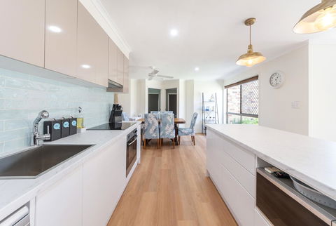 Waterfront Theme Park Getaway - Accommodation NT 4