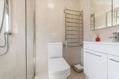 Waterfront Theme Park Getaway - Accommodation NT 8