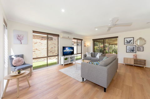 Waterfront Theme Park Getaway - Accommodation NT 2