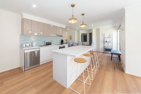 Waterfront Theme Park Getaway - Accommodation NT 0