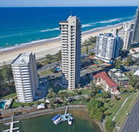 Capricorn One Beachside Holiday Apartments - Official - Accommodation NT